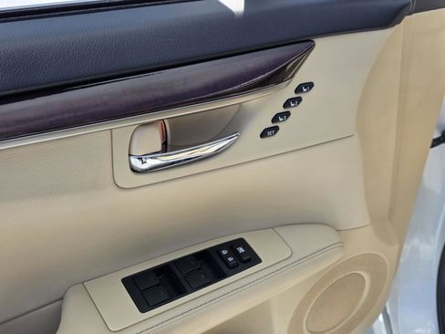 Used 2014 Lexus ES 350 w/ Premium Package image 11