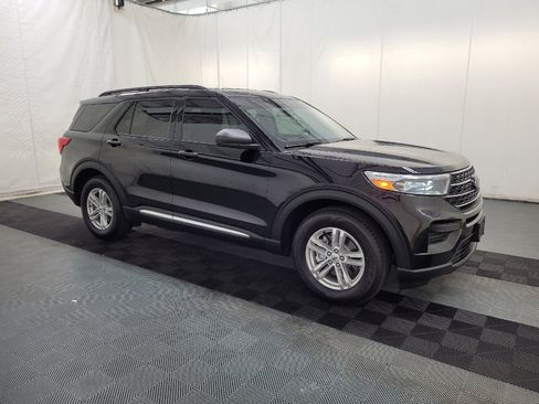 Used 2021 Ford Explorer XLT AWD/4WD image 11