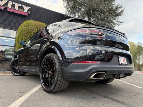 Used 2021 Porsche Cayenne Coupe image 20