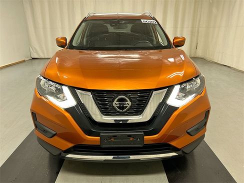 Used 2020 Nissan Rogue SV image 3