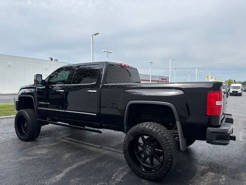 Used 2018 GMC Sierra 2500 Denali w/ Duramax Plus Package AWD/4WD image 4