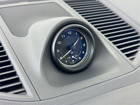 Certified 2025 Porsche Macan image 18