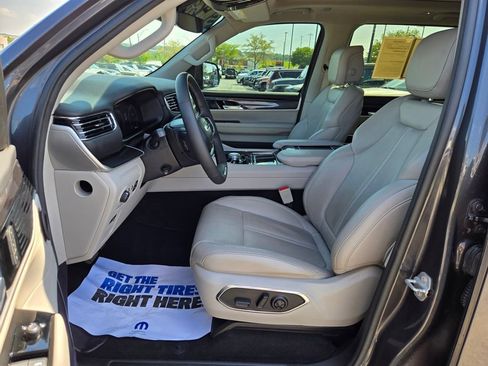 Used 2022 Jeep Wagoneer Series I w/ Premium Group I AWD/4WD image 15