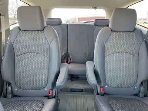 Used 2012 Chevrolet Traverse LT image 19