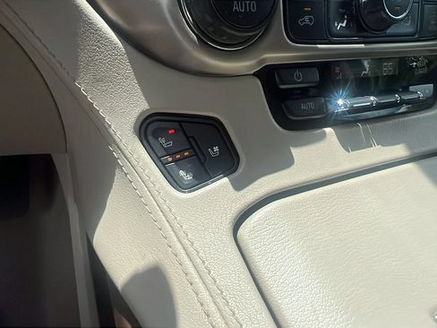 Used 2019 GMC Yukon XL Denali w/ Open Road Package AWD/4WD image 26