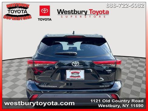 Used 2021 Toyota Highlander XLE image 9