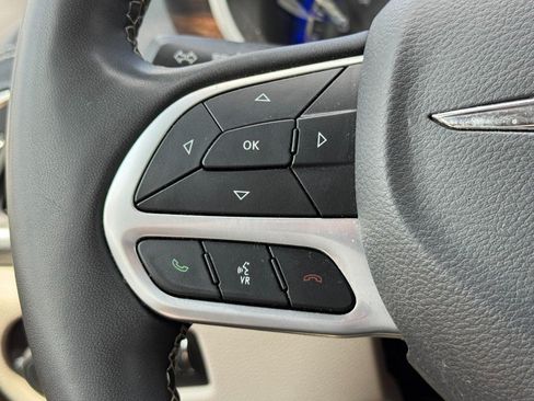 Used 2024 Chrysler Pacifica Limited FWD image 20