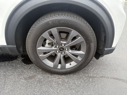 Used 2025 Ford Explorer Active w/ Active Comfort Package AWD/4WD image 6