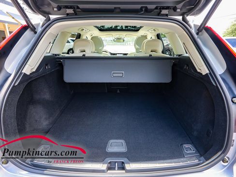 Used 2023 Volvo XC60 B5 Plus w/ Climate Package AWD/4WD image 12