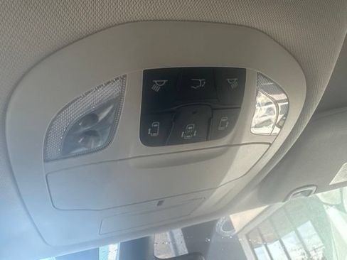 Used 2022 Chrysler Pacifica Touring-L FWD image 11