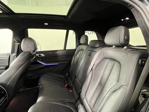 Used 2020 BMW X7 xDrive40i w/ M Sport Package AWD/4WD image 4