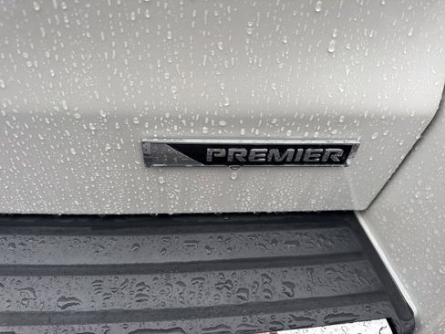 Used 2018 Chevrolet Suburban Premier image 16