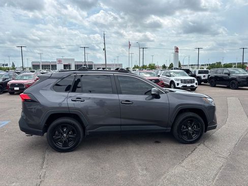 Used 2022 Toyota RAV4 XLE w/ Convenience Package AWD/4WD image 4