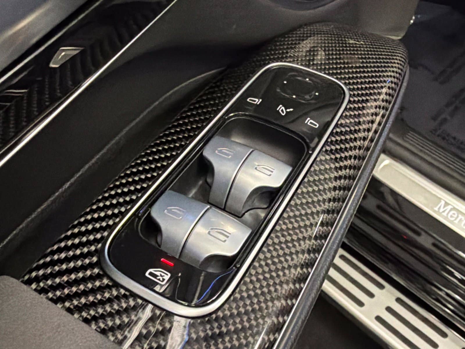 Used 2024 Mercedes-Benz EQS 580 4MATIC SUV w/ Exclusive Trim Package image 21