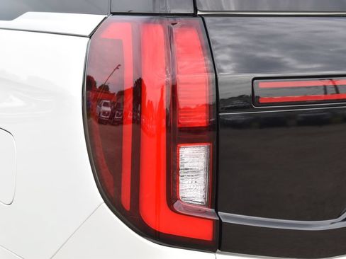 Certified 2025 Ford Expedition Max Platinum w/ Driver's Package AWD/4WD image 10