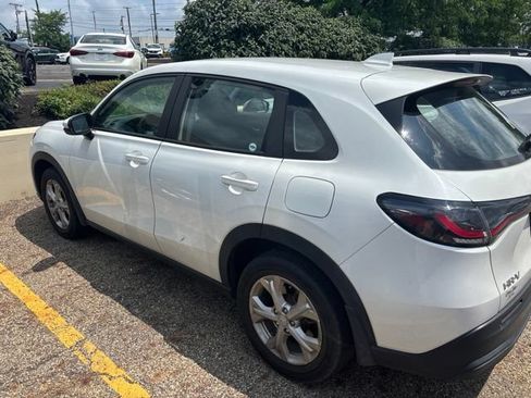 Used 2023 Honda HR-V LX image 2