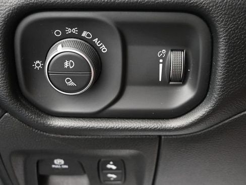 Used 2022 RAM 1500 Big Horn AWD/4WD image 34