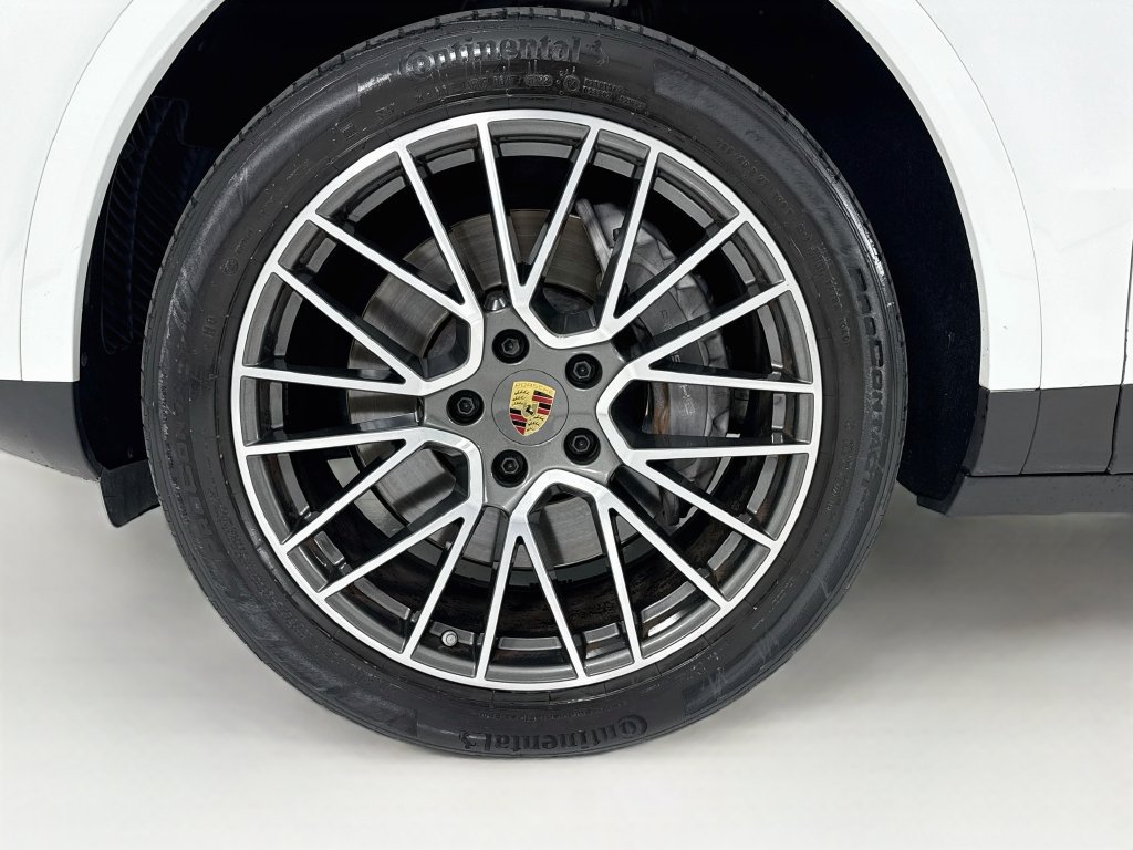 Certified 2023 Porsche Cayenne AWD/4WD image 32