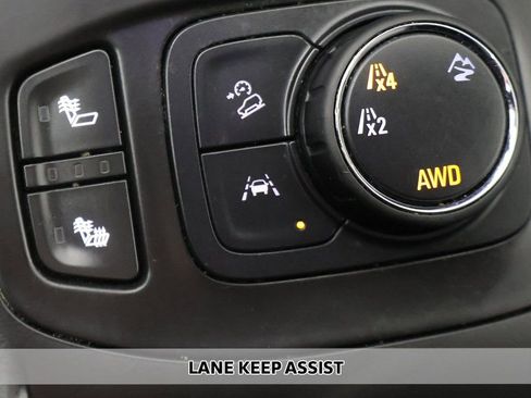 Used 2024 GMC Terrain SLT image 3