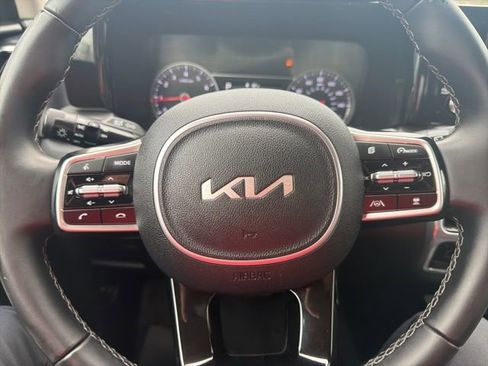 Certified 2022 Kia Sorento SX image 17