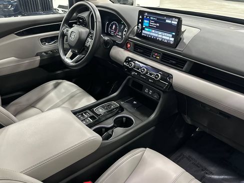 Used 2024 Honda Pilot Touring image 19