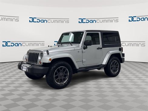 Used 2011 Jeep Wrangler Sahara image 4
