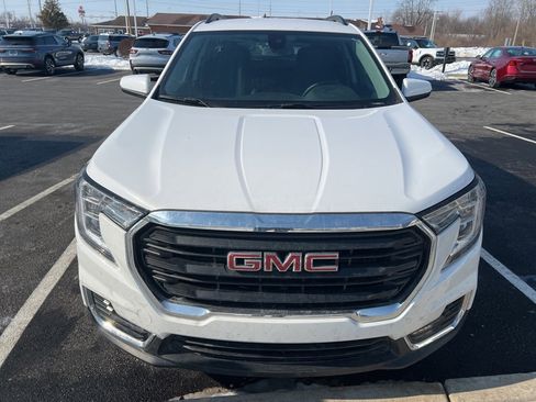 Used 2023 GMC Terrain SLE w/ Driver Convenience Package image 2