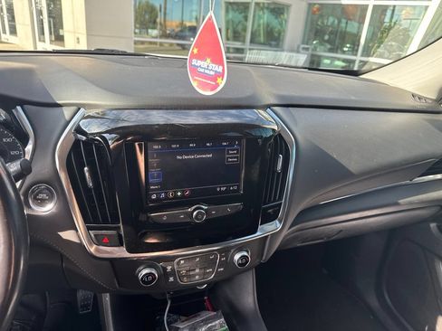 Used 2021 Chevrolet Traverse LT FWD image 9