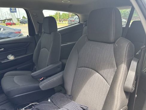Used 2017 Chevrolet Traverse LT FWD image 8