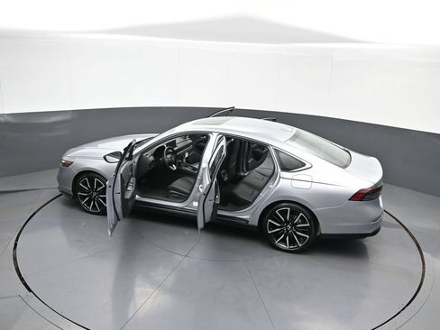 Certified 2025 Honda Accord Touring image 43