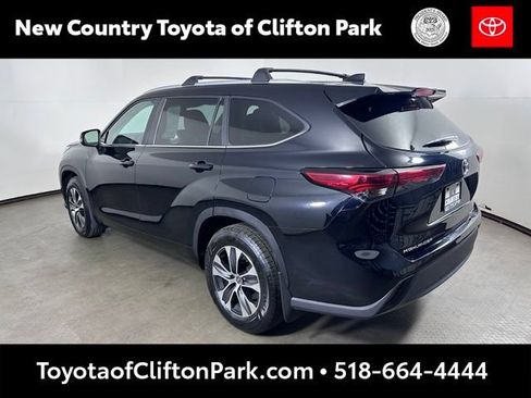 Used 2023 Toyota Highlander XLE AWD/4WD image 5