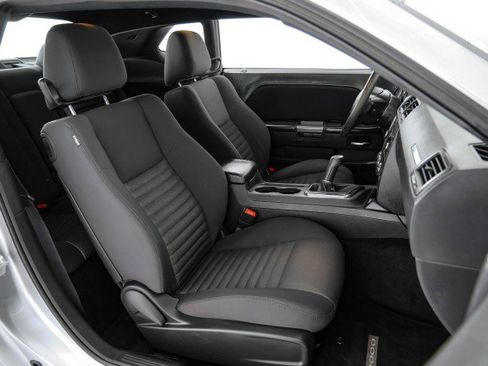 Used 2013 Dodge Challenger R/T RWD image 31