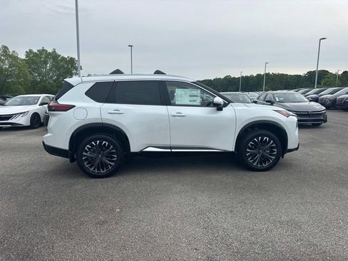New 2026 Nissan Rogue Platinum AWD/4WD image 3