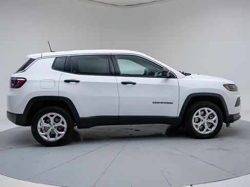 Used 2024 Jeep Compass Sport image 6