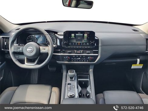 New 2025 Nissan Pathfinder SL image 16