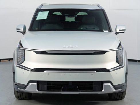 Used 2024 Kia EV9 Land image 50