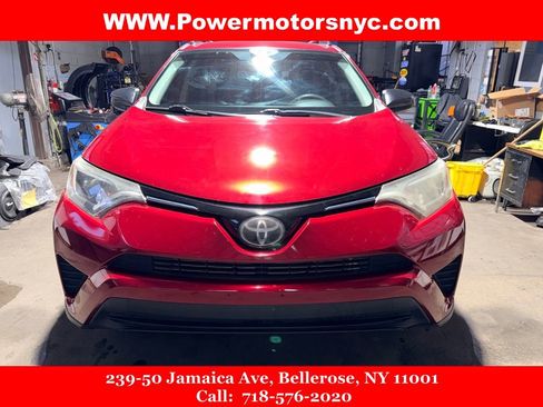 Used 2018 Toyota RAV4 LE image 2