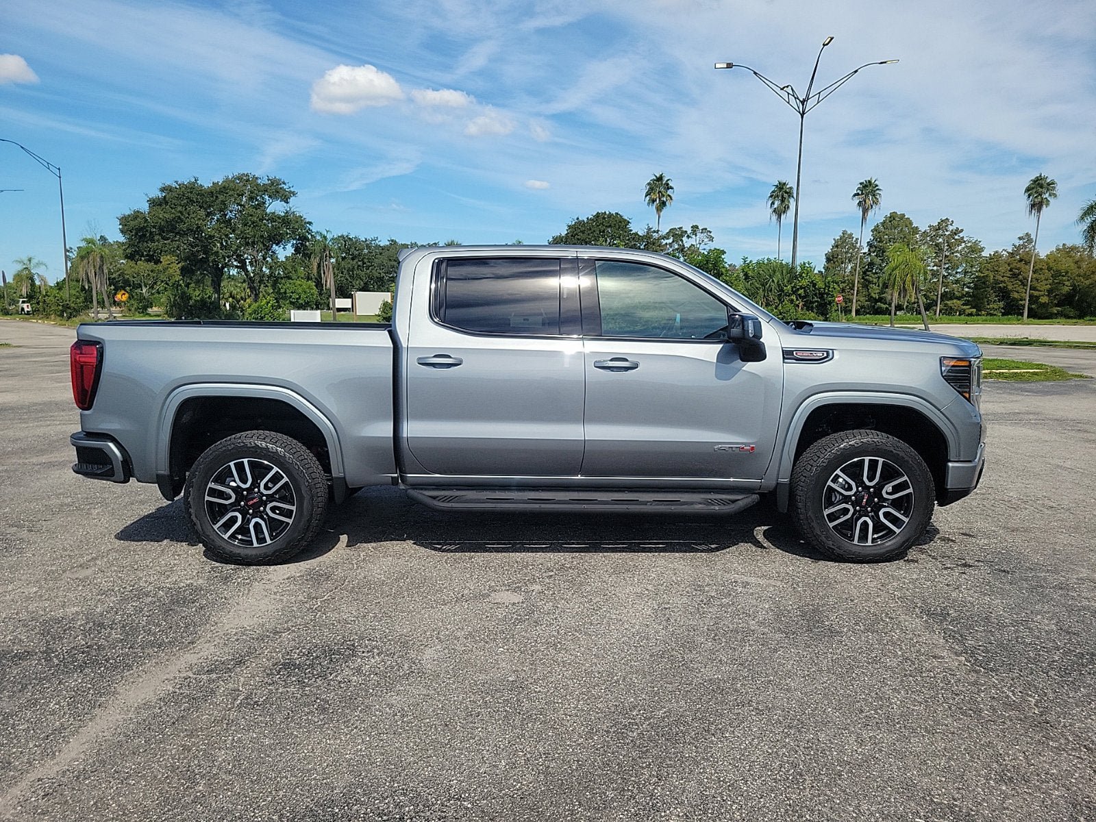 New 2026 GMC Sierra 1500 AT4 w/ AT4 Premium Package AWD/4WD image 4