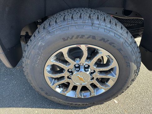 New 2026 Chevrolet Silverado 2500 LTZ w/ LTZ Convenience Package image 32