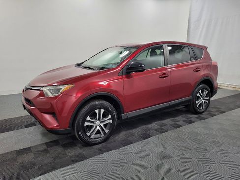 Used 2018 Toyota RAV4 LE image 2