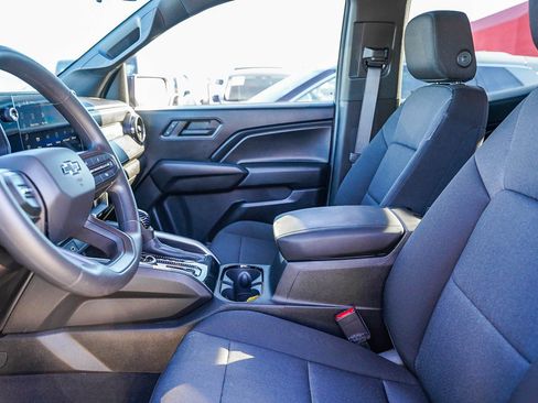 Used 2024 Chevrolet Colorado Trail Boss w/ Technology Package image 18