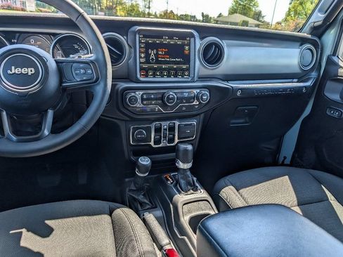 Used 2023 Jeep Wrangler Unlimited w/ Cold Weather Group AWD/4WD image 20