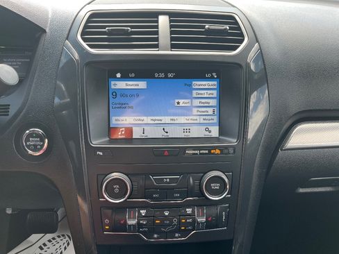Used 2018 Ford Explorer XLT w/ Equipment Group 202A FWD image 13