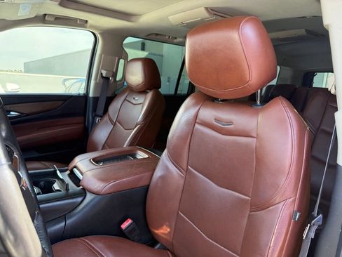 Used 2015 Cadillac Escalade ESV Luxury AWD/4WD image 3