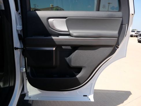Used 2025 Ford Expedition Active AWD/4WD image 11