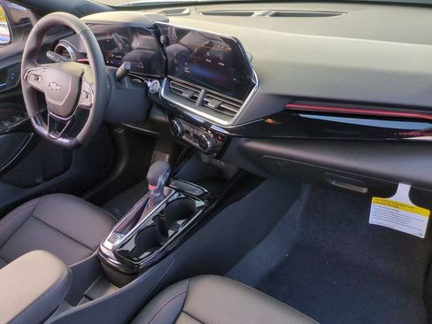 Used 2024 Chevrolet Trax RS FWD image 28