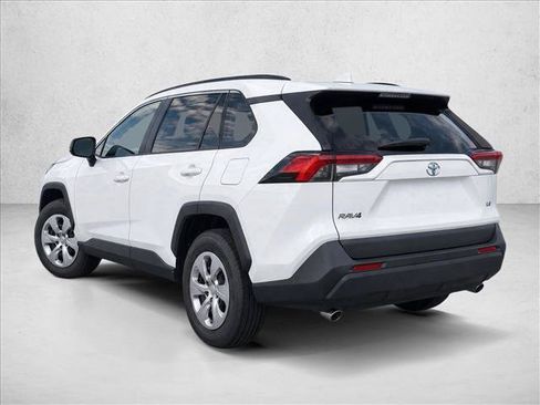 Used 2020 Toyota RAV4 LE FWD image 5