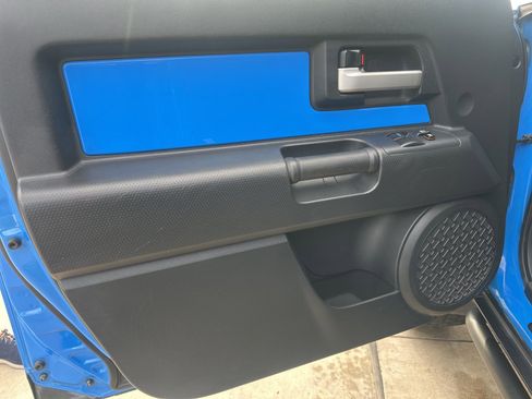 Used 2007 Toyota FJ Cruiser Base image 10