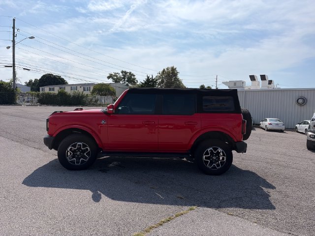 Used 2023 Ford Bronco Outer Banks AWD/4WD image 2