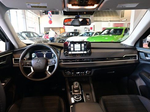 Used 2024 Mitsubishi Outlander SE Black Edition AWD/4WD image 32